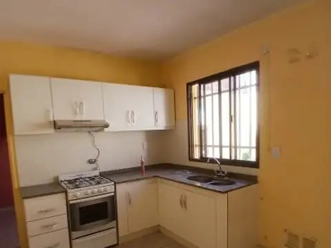 Casa en Alquiler con 1 cochera