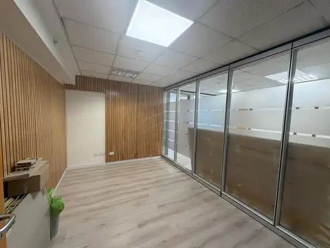 Oficina 4 ambientes con 2 baños