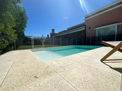 Casa en alquiler temporario en Los Tacos, Pilar, 3 domitorios   pileta