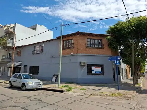 MULTIFAMILIAR: CASA 2 DORM. C/PILETA + 2 MONOAMB + LOCAL