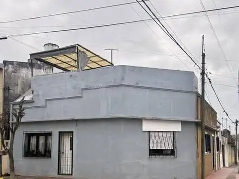 VENDO. Casa en calle Pirovano. Concordia, ER.