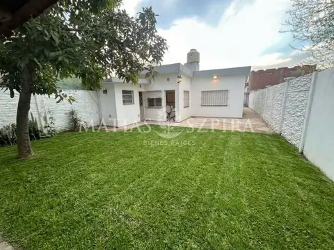 Alquiler Casa 3 ambientes con Jardin y Cochera