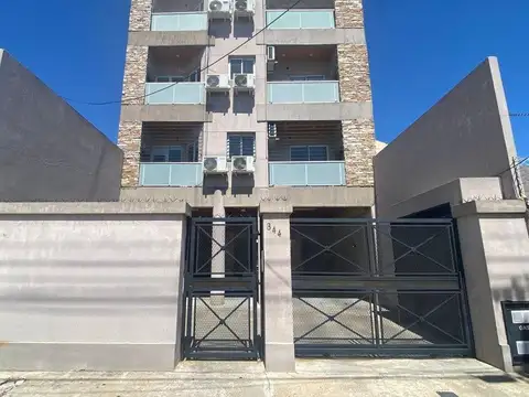 DEPARTAMENTO DE 2 AMBIENTES CON BALCÓN Y PARRILLA