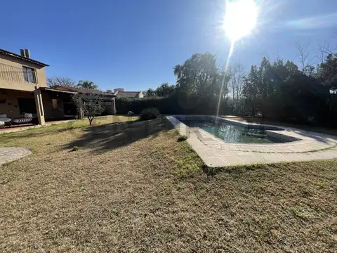 SE VENDE CASA 3 DORMITORIOS MAS ESCRITORIO EN COUNTRY SAN ISIDRO, VILLA ALLENDE