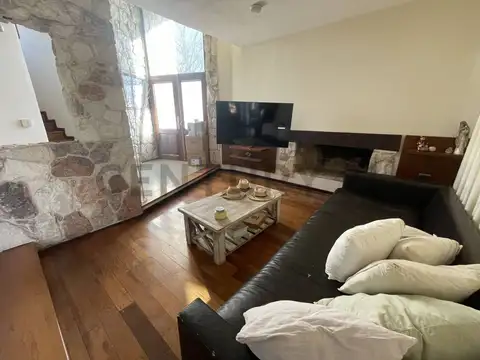 Casa en Venta con 3 cocheras