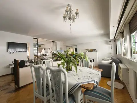 Departamento tipo Duplex de 4 ambientes al contrafrente sobre avenida Salvador M. del Carril -...