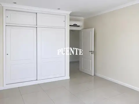 Casa en Alquiler con 4 cocheras