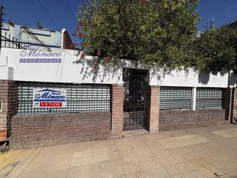 Casa s/lote 8.50 x 17 con 2 viviendas.