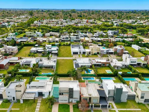 Terreno en Venta en Funes, USD 95.000
