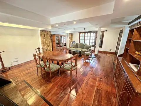 Casa en Venta con 3 cocheras