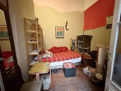 TIPO CASA SIN EXPENSAS EN HUMBERTO 1° AL 1900 - ESCRITORIO CONTRAFRENTE DOBLE ALTURA