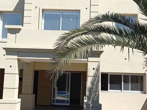 Casa en Venta 5 ambientes en Burzaco-ESCRITURADA- FINANCIA