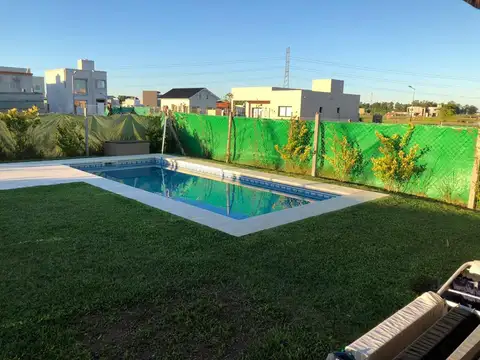 CASA 5 AMBIENTES EN EL BARRIO LAGUNA AZUL EN EZEIZA