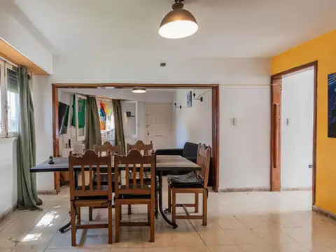 Casa 4 ambientes con 2 baños