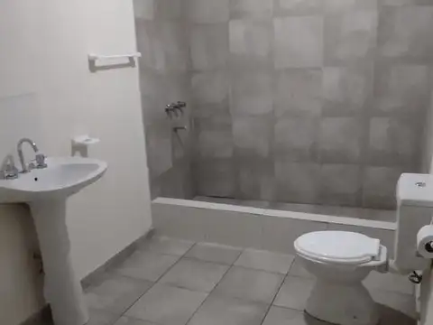 Casa 2 ambientes con 1 baño