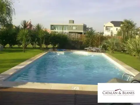 Casa en Venta con 1 cochera