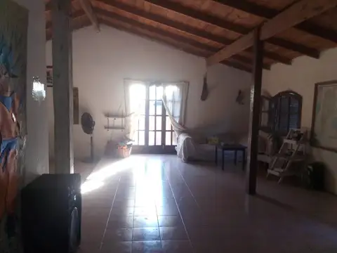 Casa Quinta en Venta con 3 dormitorios ,piscina gran lote y jardin zona Tortuguitas 1700m2 permuta