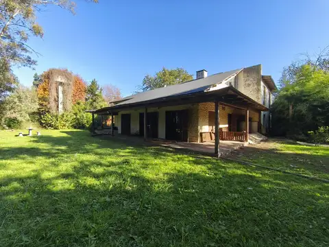 Casa Quinta en Venta con 3 dormitorios ,piscina gran lote y jardin zona Tortuguitas 1700m2 permuta