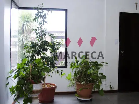 VENTA CASA CUATRO DORMITORIOS BARRIO LEJOS DE BUENOS AIRES