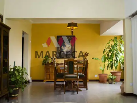 Casa 5 ambientes con 3 baños