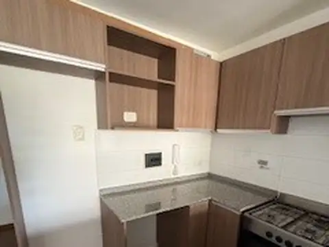 MONOAMBIENTE DE 35 M2 C/BALCON COCINA EQUIPADA, PLACARD, AA FRIO/CALOR SUM PARRILLA