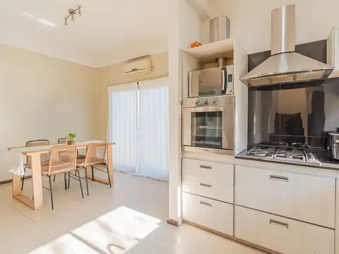 VENTA CASA C/ JARDÍN Y PILETA - BARRIO LA COMARCA