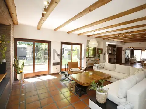 Casa en Venta con 5 cocheras