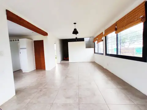 Casa 5 ambientes con 1 baño
