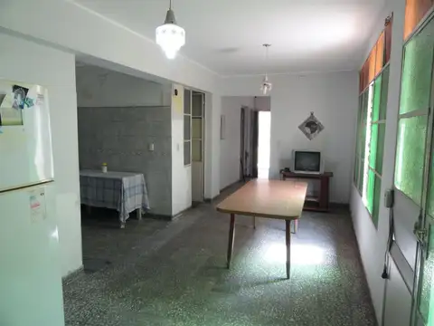 Casa en venta- Av. Rivadavia 1043