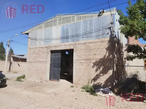 Galpon   con casa en venta en centenario    