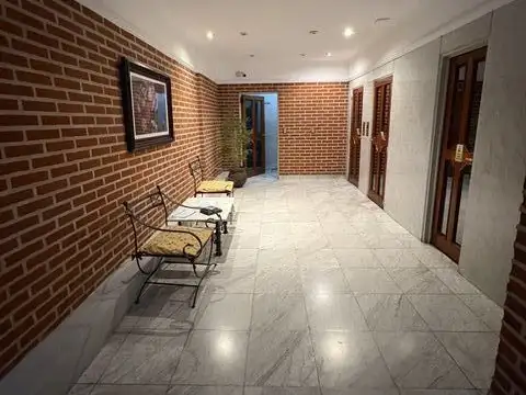 Avenida Mitre 2400, Piso 1