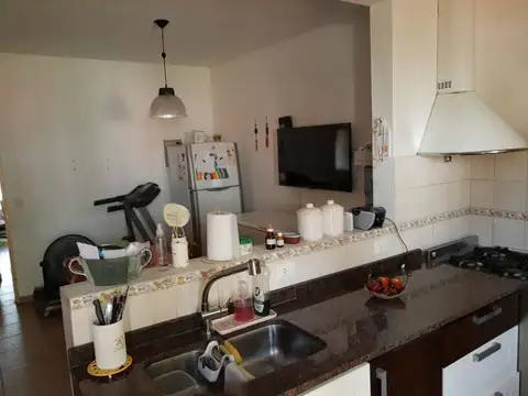 Gran Chalet Multifamiliar, Lote 10 x 34.40, 4 Amb + Depto. 2 Amb, Garaje Vs Autos, Fondo