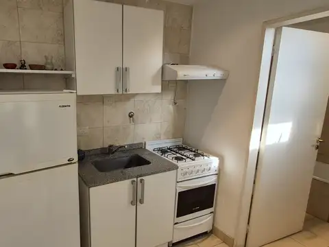 Departamento de 40 m² en Alquiler en Flores Sur. Terraza y Quicho Propio. "Con Muebles"