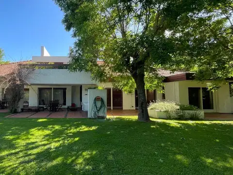 Casa  de 3/4 dormitorios con una excelente calidad y diseño