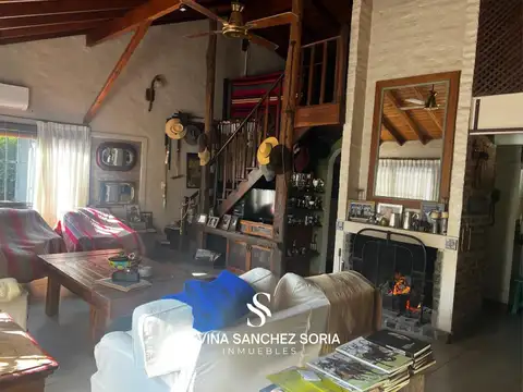 Casa 4 ambientes con 2 baños