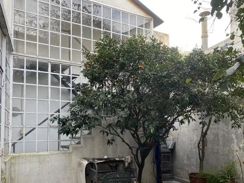 PH con patio a cielo abierto y arbolado. 4 ambientes en el corazón de Chacarita. OPORTUNIDAD 