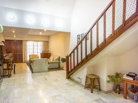 Casa en Venta 3 dormitorios con cochera - Rosario