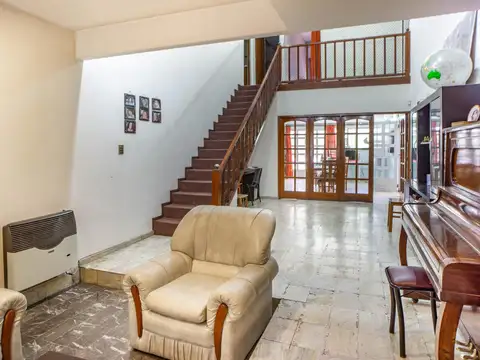 Casa en Venta con 2 cocheras