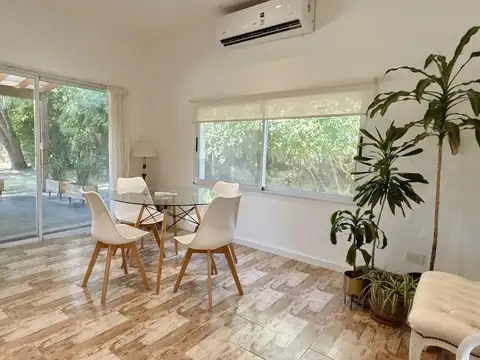 Casa en Alquiler con 3 cocheras