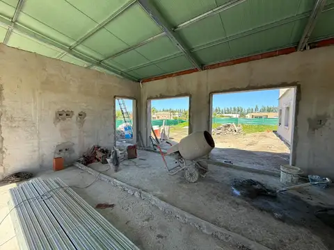 Casa 4 ambientes con 2 baños