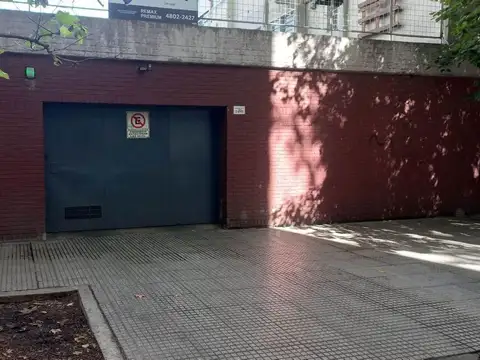 VENTA COCHERA FIJA Y CUBIERTA DOBLE EN BELGRANO PB