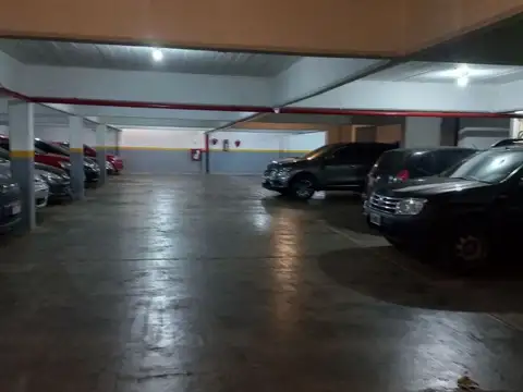 VENTA COCHERA FIJA Y CUBIERTA DOBLE EN BELGRANO PB