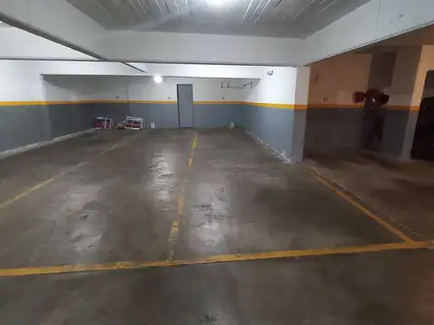 VENTA COCHERA FIJA Y CUBIERTA DOBLE EN BELGRANO PB