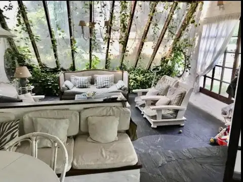 Casa en Venta con 3 cocheras