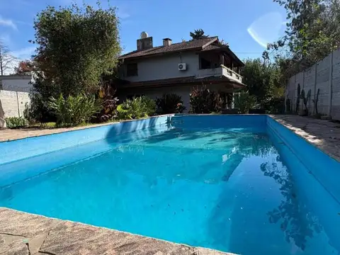 Casa en venta 4 Dormitorios en Apta crédito hipotecario. Villa Alpina I Pilar. Lote 689 m² - To...