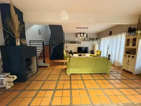Casa 5 ambientes con 3 baños