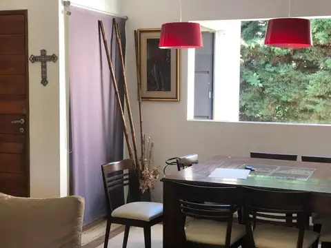 Casa en Alquiler con 6 cocheras