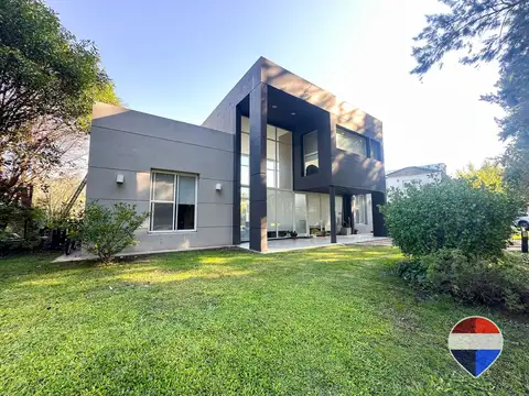 CASA DE 4 AMBIENTES EN BARRIO EL LAUQUÉN