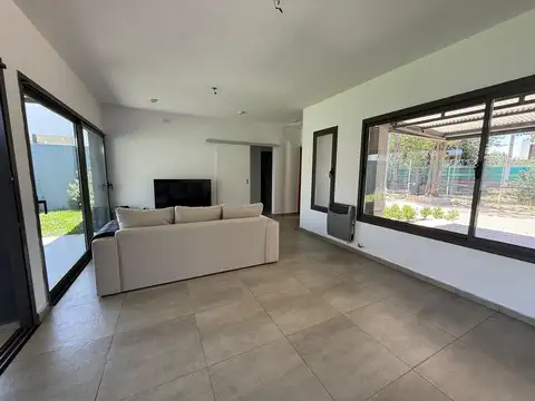 VENTA CASA EN MANSOS DEL SUR UNA PLANTA EXCELENTE!