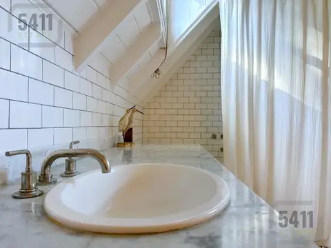 Casa en Venta con 3 cocheras